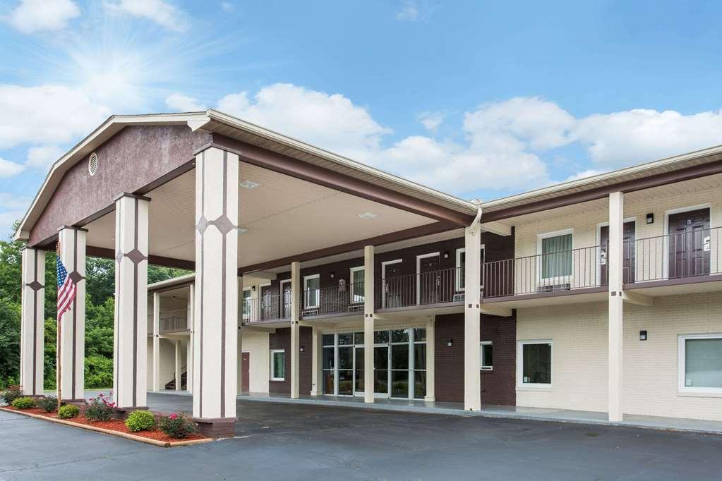 Econo Lodge Forest City Exterior photo