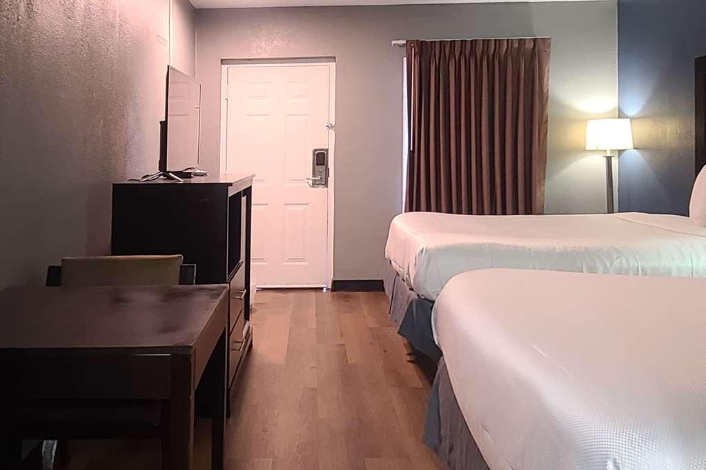 Econo Lodge Forest City Room photo