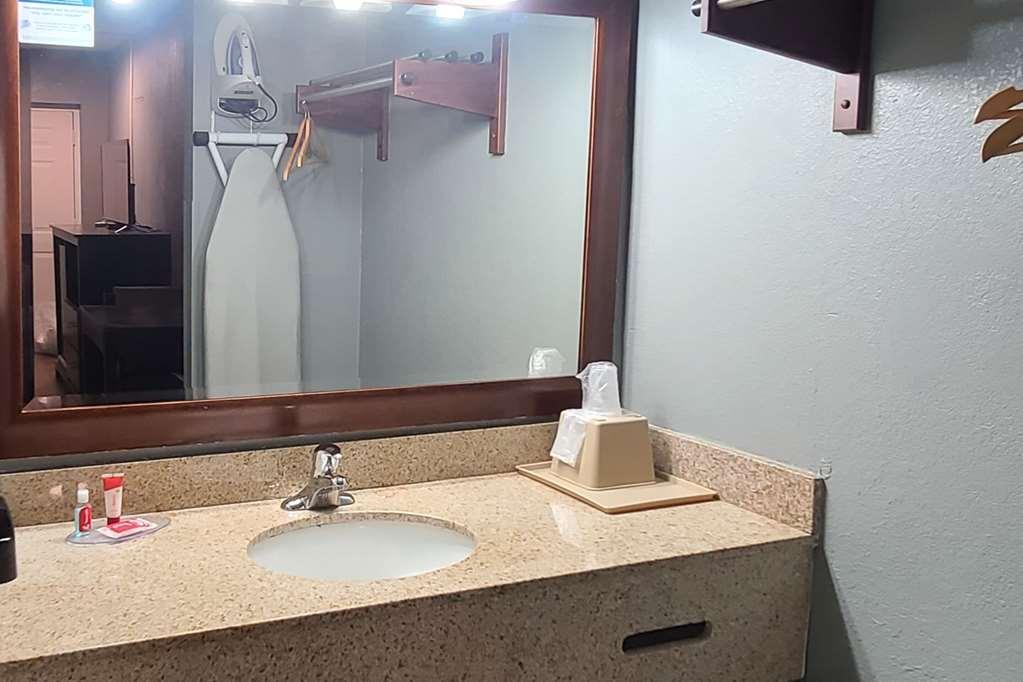 Econo Lodge Forest City Room photo